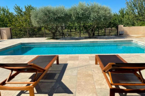 Villa with swimming pool in the heart of the Luberon - 240 m2 - sleeps 8